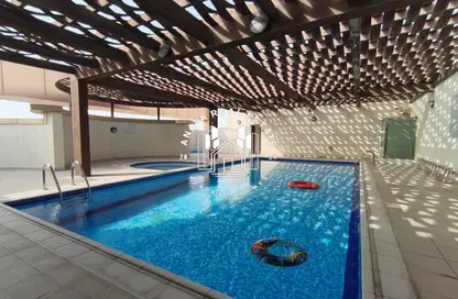 شقة - غرفة نوم - 2 حمامات للايجار في ام غوالينا تجارية - ام غويلينا - أم غويلينا - الدوحة