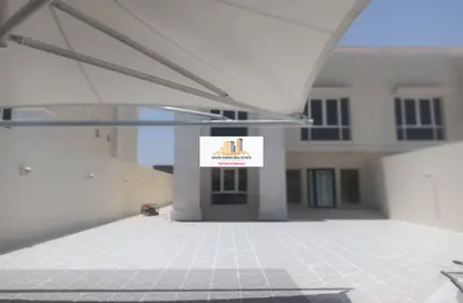 فيلا - 6 غرف نوم - 6 حمامات للايجار في أبو هامور - الدوحة