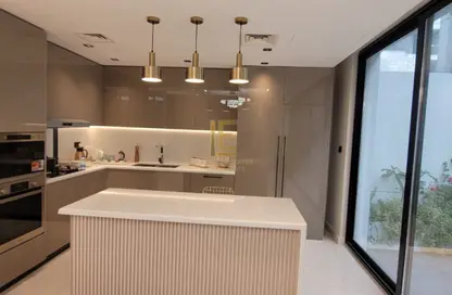 Townhouse - 4 Bedrooms - 5 Bathrooms for sale in Seef Lusail Tower 1 - Seef Lusail - Lusail City - Lusail