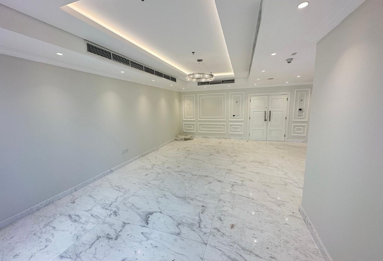 Penthouse for Sale in Porto Arabia | Sea View thumbnail 9