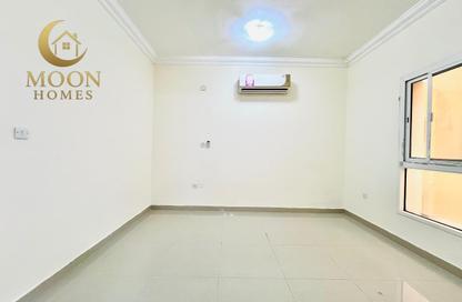 Apartment - 2 Bedrooms - 2 Bathrooms for rent in Al Mansoura - Al Mansoura - Doha