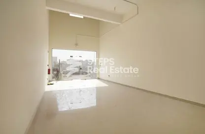 Shop - Studio - 1 Bathroom for rent in Al Nuaija Street - Al Nuaija - Doha