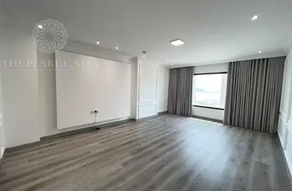 Apartment - 1 Bedroom - 2 Bathrooms for rent in East Porto Drive - Porto Arabia - The Pearl Island - Doha