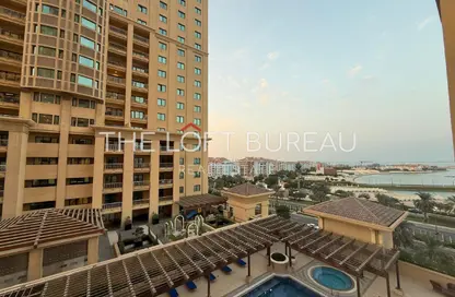 شقة - 2 غرف نوم - 3 حمامات للايجار في طريق بورتو الشرقي - بورتو أرابيا - جزيرة اللؤلؤة - الدوحة