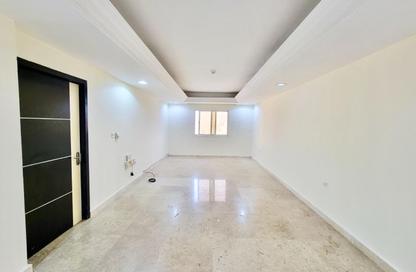 Apartment - 2 Bedrooms - 2 Bathrooms for rent in Bin Omran 28 - Fereej Bin Omran - Doha Apartment - 2 Bedrooms - 2 Bathrooms for rent in Bin Omran 28 - Fereej Bin Omran - Doha