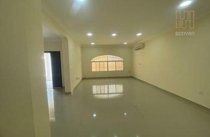 Villa - 5 Bedrooms - 4 Bathrooms for rent in Al Duhail - Doha