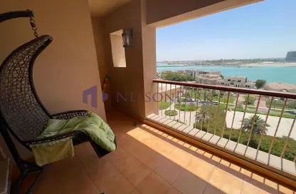 شقة - 2 غرف نوم - 3 حمامات للايجار في طريق بورتو الشرقي - بورتو أرابيا - جزيرة اللؤلؤة - الدوحة