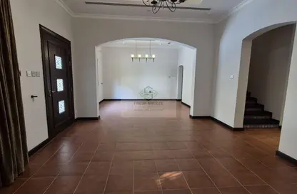 فيلا - 4 غرف نوم - 4 حمامات للايجار في الهلال - الهلال - الدوحة