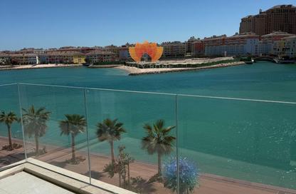 Apartment - 1 Bedroom - 2 Bathrooms for rent in Crystal Residence - Gewan Island - The Pearl Island - Doha