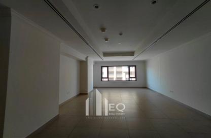 Apartment - 1 Bedroom - 3 Bathrooms for rent in East Porto Drive - Porto Arabia - The Pearl Island - Doha