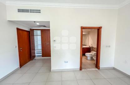 Apartment - 1 Bedroom - 2 Bathrooms for rent in Jumanah Tower 29 - Porto Arabia - The Pearl Island - Doha