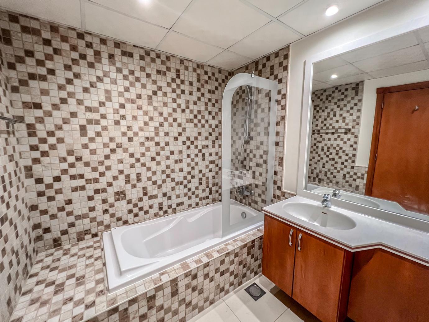 1 BR Apartment in Porto Arabia with 1 Month Free - Image 5