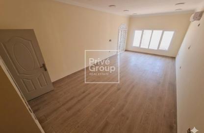 Villa - 6 Bedrooms - 5 Bathrooms for rent in Wholesale Market Street - Abu Hamour - Doha