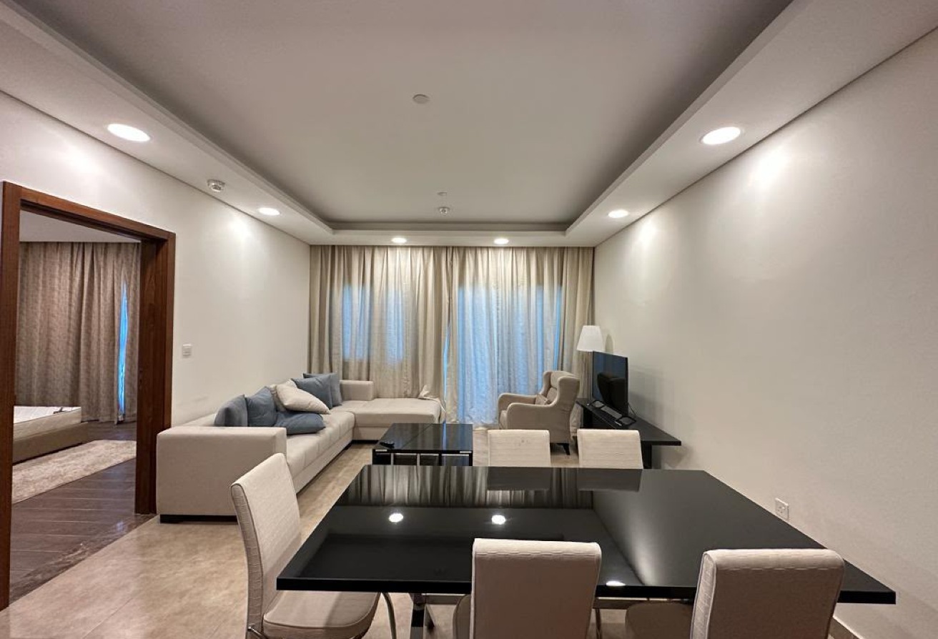 LAVISH FF 1 BEDROOM ERKYAH CITY LUSAIL @ 5500 ONLY thumbnail 4