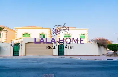 فيلا - 5 غرف نوم - 6 حمامات للايجار في فلل الدحيل - الدحيل - الدوحة