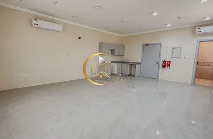 Apartment - Studio - 1 Bathroom for rent in Fereej Kulaib - Doha