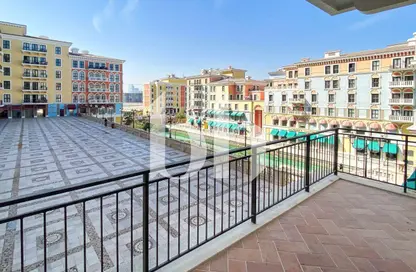 Apartment - 2 Bedrooms - 3 Bathrooms for rent in Carnaval - Qanat Quartier - The Pearl Island - Doha