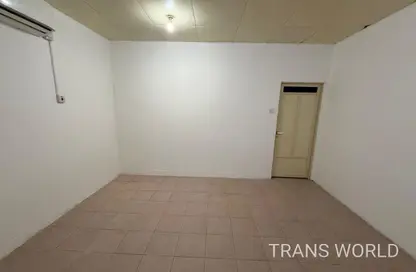 فيلا - غرفة نوم - 1 حمام للايجار في شارع المطار القديم - طريق المطار القديم - الدوحة