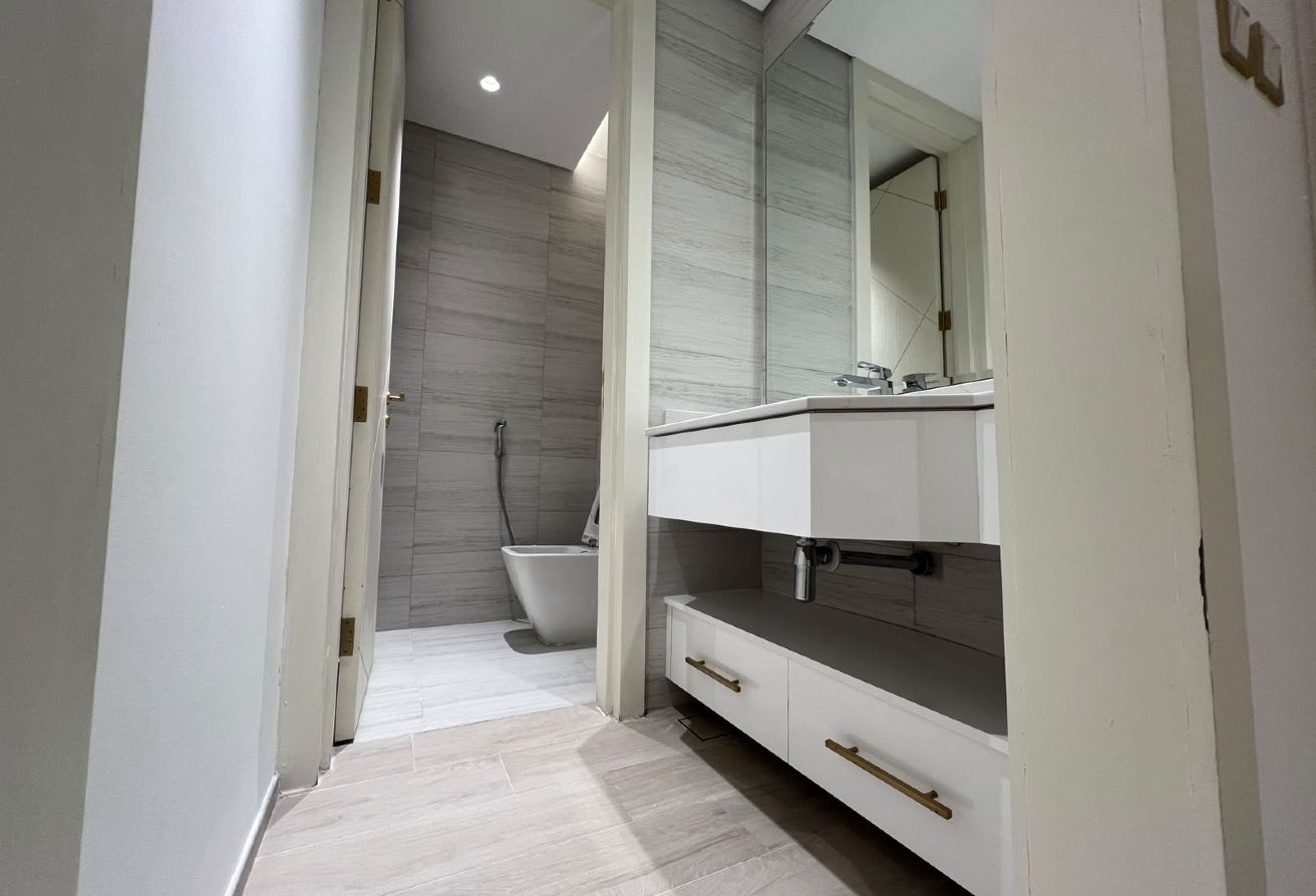 FURNISHED THREE BHK|INCLUDING BILLS|WITH BALCONY thumbnail 7