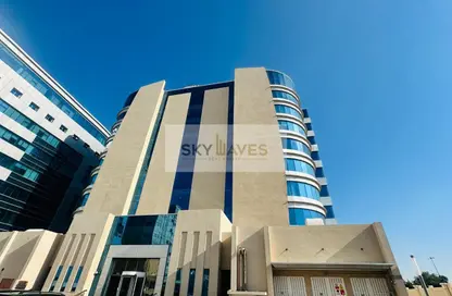 Office Space - 3 Bedrooms - 3 Bathrooms for rent in Al Morouj Inn Hotel - Corniche Road - Corniche Road - Doha