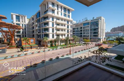 Apartment - 1 Bedroom - 2 Bathrooms for rent in Crystal Residence - Gewan Island - The Pearl Island - Doha