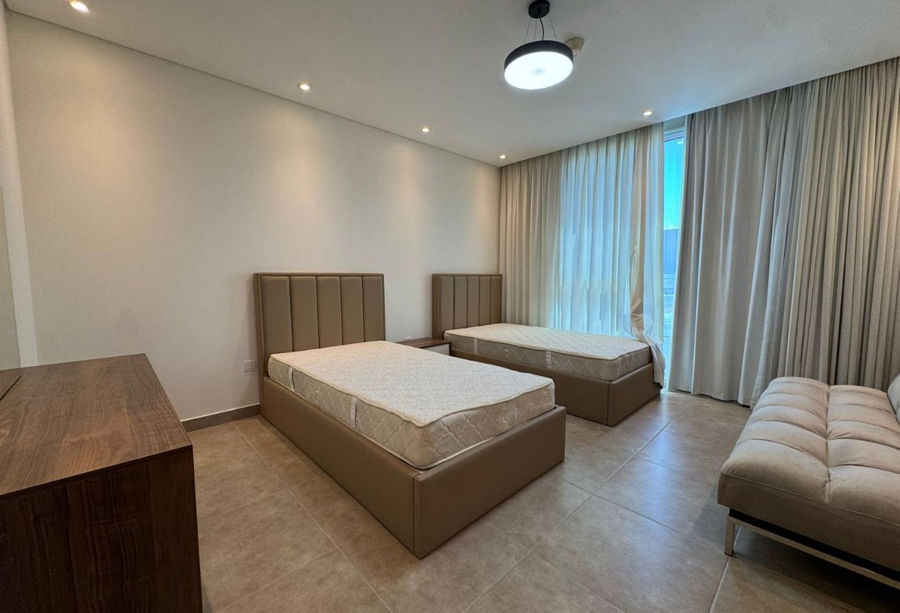 Luxury Furnished 2-Bedroom Apartment with Lusail thumbnail 3
