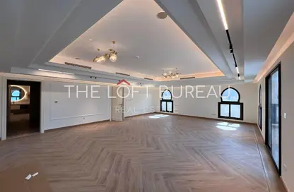 Apartment - 5 Bedrooms - 7 Bathrooms for rent in La Plage Villas - The Villas - The Pearl Island - Doha