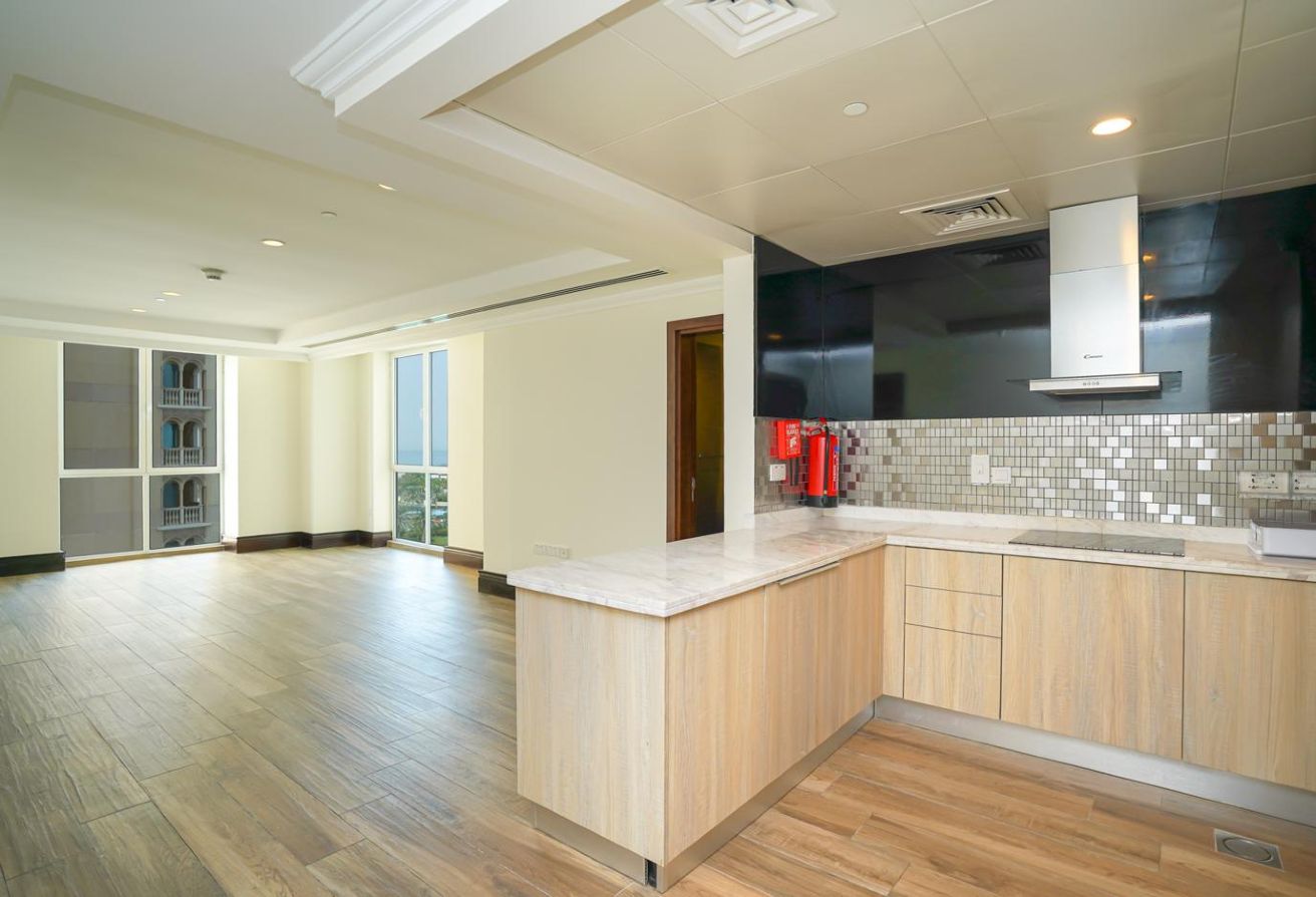 High Floor Apartment with Sea Views and Balcony