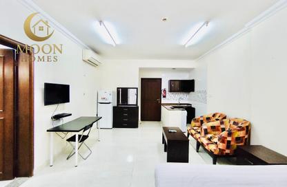 Apartment - Studio - 1 for rent in Umm Ghuwailina 4 - Umm Ghuwailina - Doha