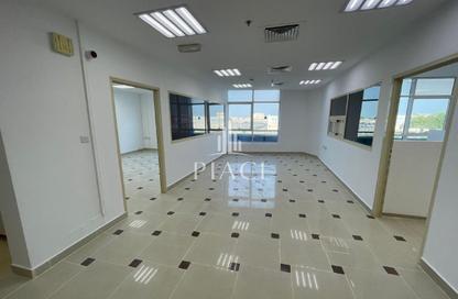 Office Space - Studio - 1 for rent in Simaisma Street - Umm Ghuwailina - Doha