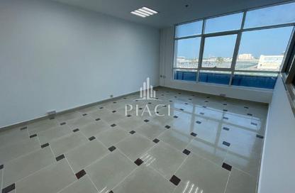 Office Space - Studio - 1 for rent in Simaisma Street - Umm Ghuwailina - Doha