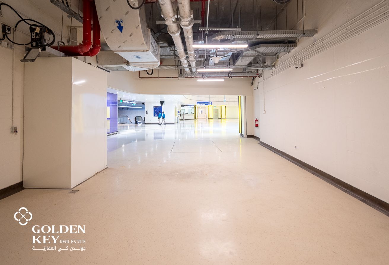 High-Footfall Shop Available in Yacht Club Metro