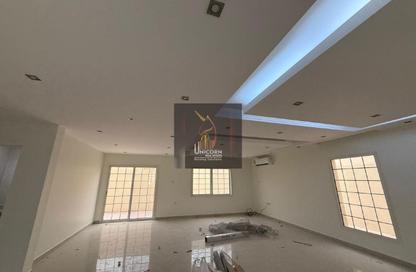 مجمع سكني - 5 غرف نوم - 5 حمامات للايجار في شارع الوعب - الوعب - الدوحة