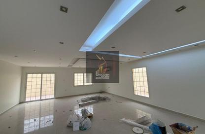 مجمع سكني - 5 غرف نوم - 5 حمامات للايجار في شارع الوعب - الوعب - الدوحة