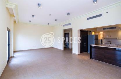 Apartment - 3 Bedrooms - 4 Bathrooms for rent in Carnaval - Qanat Quartier - The Pearl Island - Doha