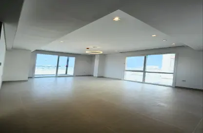 شقة - 3 غرف نوم - 3 حمامات للايجار في برج العقارية - سلاطة القديمة - سلاطة - الدوحة