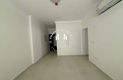 شقة - 2 غرف نوم - 2 حمامات للايجار في شارع المطار القديم - طريق المطار القديم - الدوحة