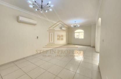 Villa - 5 Bedrooms - 4 Bathrooms for rent in Bu Hamour Street - Abu Hamour - Doha