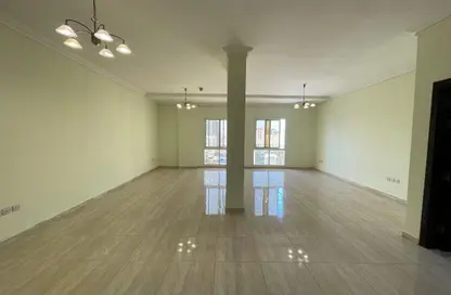 Apartment - 2 Bedrooms - 3 Bathrooms for rent in Umm Ghuwailina 4 - Umm Ghuwailina - Doha