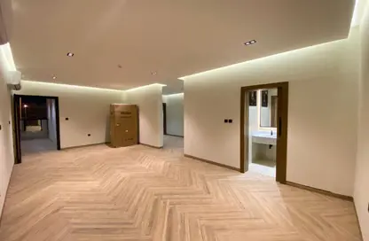 شقة - 3 غرف نوم - 3 حمامات للايجار في شارع النعمان - العزيزية - الدوحة