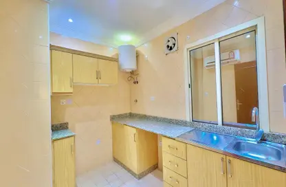 شقة - 2 غرف نوم - 2 حمامات للايجار في ام غوالينا تجارية - ام غويلينا - أم غويلينا - الدوحة