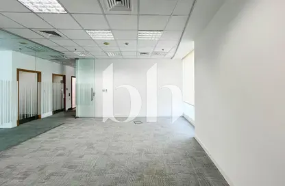 مساحات مكتبية - استوديو - 4 حمامات للايجار في برج وست باي - الخليج الجنوبي - الخليج الغربي - الدوحة
