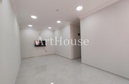 Apartment - 2 Bedrooms - 2 Bathrooms for rent in Al Nasr Street - Al Nasr - Doha