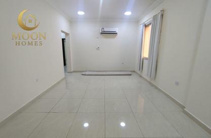 Apartment - 2 Bedrooms - 2 Bathrooms for rent in Umm Ghwailina Comm - Umm Ghuwalina - Umm Ghuwailina - Doha