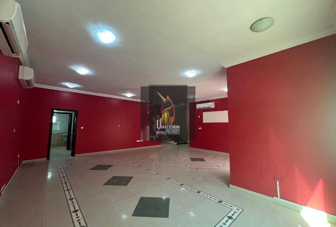 985214 - Property Image 3