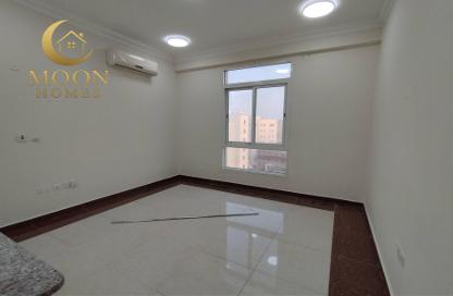 Apartment - 2 Bedrooms - 2 Bathrooms for rent in Al Mansoura - Al Mansoura - Doha