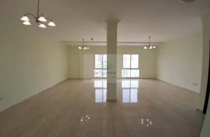 Apartment - 2 Bedrooms - 3 Bathrooms for rent in Umm Ghuwailina 4 - Umm Ghuwailina - Doha