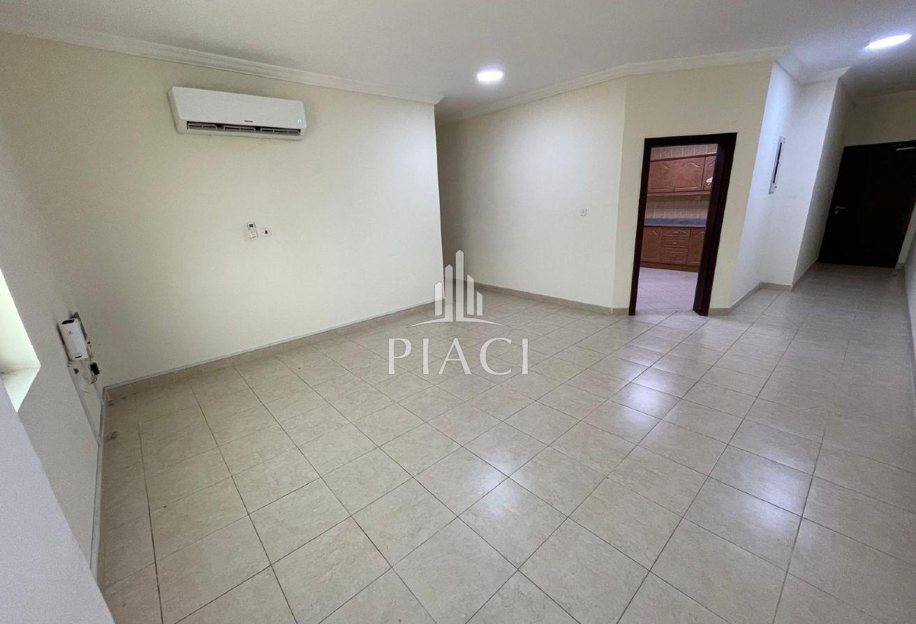 Available 3BHK UF near Musheireb and Bank Street!