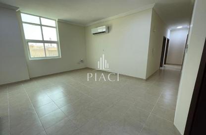 Apartment - 3 Bedrooms - 2 Bathrooms for rent in Salaja Street - Doha Al Jadeed - Doha