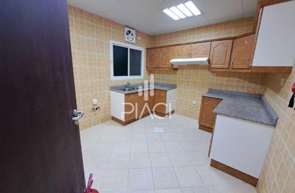 Apartment - 3 Bedrooms - 2 Bathrooms for rent in Salaja Street - Doha Al Jadeed - Doha